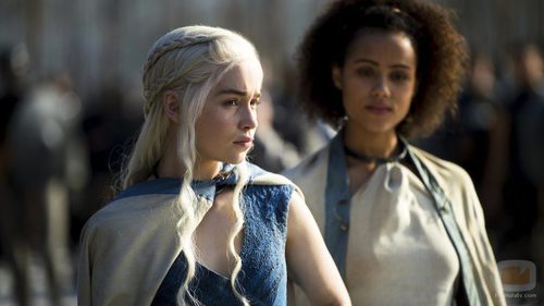 Daenerys Targaryen y Missandei en la cuarta temporada de 'Juego de tronos'