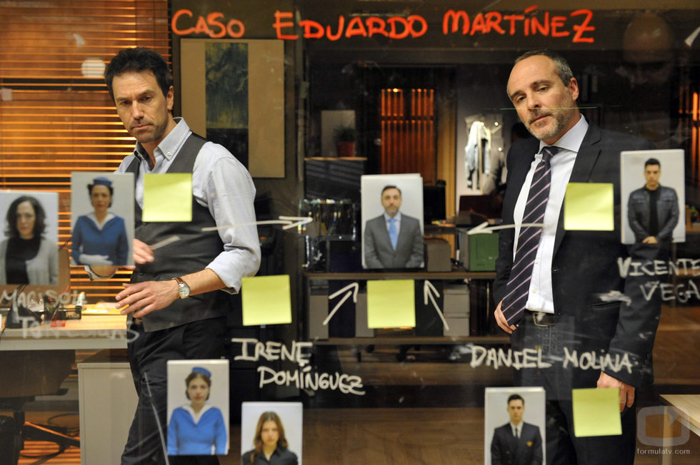 Martín y Jacobo en el capítulo "El misterio del pasajero preocupado" de 'Los misterios de Laura'