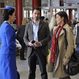 Laura Lebrel en un aeropuerto en 'Los misterios de Laura'