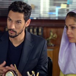Hiba Abouk y Stany Coppet en el segundo capítulo de 'El Príncipe'