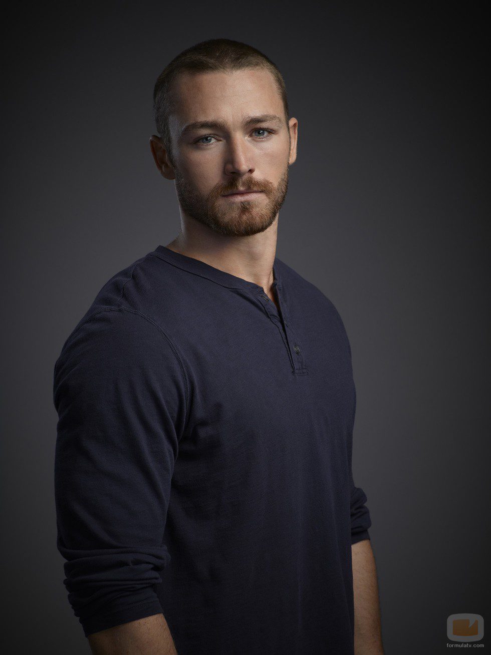 Jake McLaughlin es Tate en 'Believe'