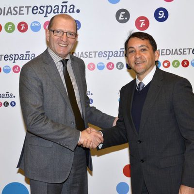 Manuel Villanueva y José Manuel Bermúdez se estrechan la mano