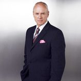 Alan Dale es Bradford Meade en 'Ugly Betty'