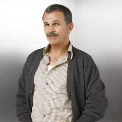 Tony Plana promociona 'Ugly Betty'