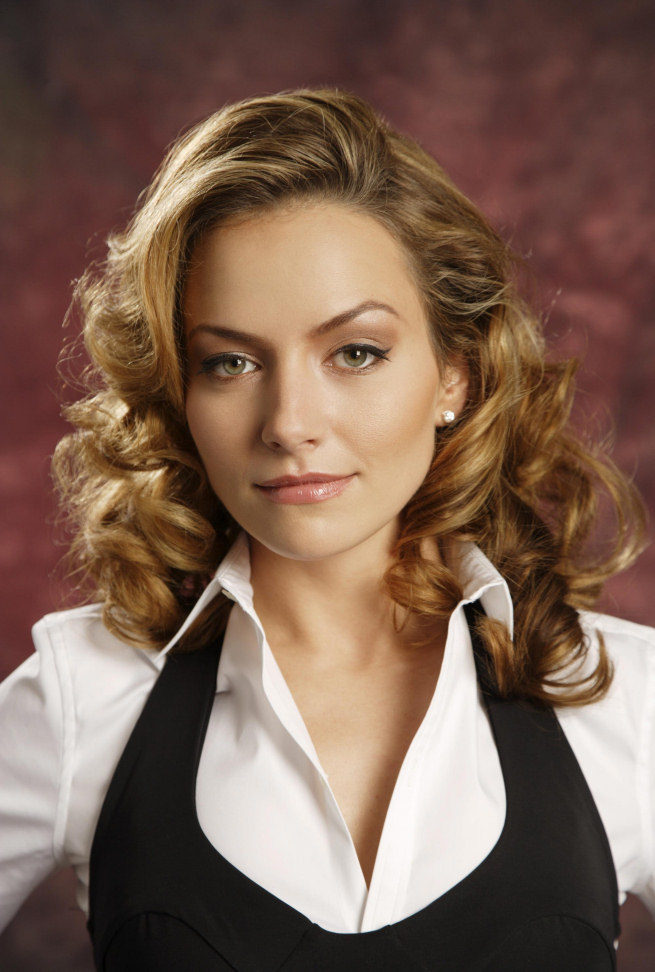 Becki Newton posa para 'Ugly Betty'