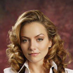 Becki Newton posa para 'Ugly Betty'