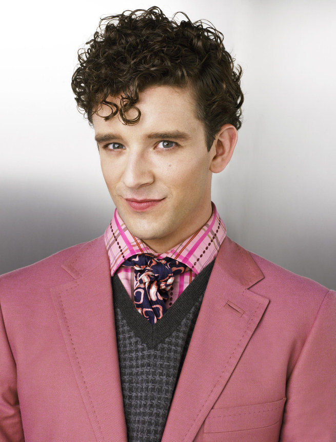 Michael Urie posa para la serie 'Ugly Betty'