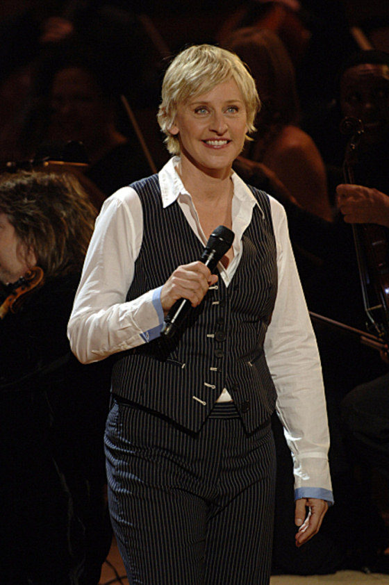 La humorista Ellen DeGeneres presenta 'Idol Gives Back'