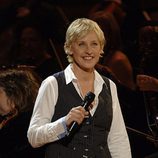 La humorista Ellen DeGeneres presenta 'Idol Gives Back'