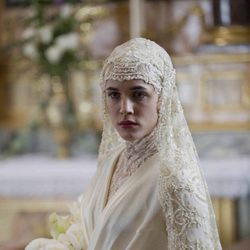 Adriana Ugarte vestida de novia en 'La Señora'