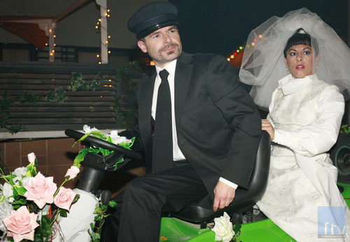 Coque, de chofer, y Nines vestida de novia en 'La que se avecina'