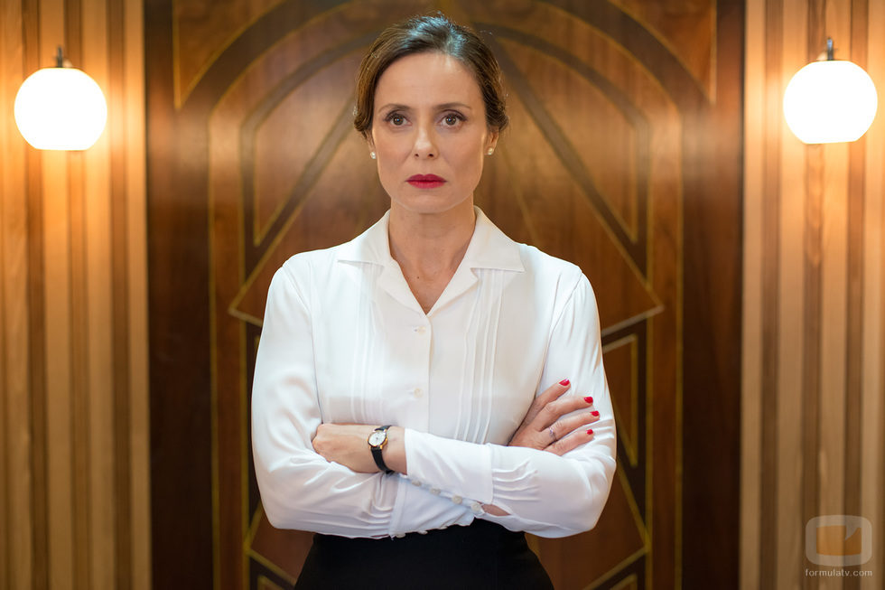 Doña Blanca en el ascensor de 'Velvet'