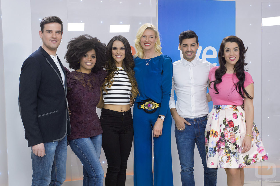 Anne Igartiburo junto con los candidatos del 'Festival de Eurovisión 2014'