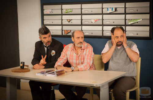 Coque, Enrique y Antonio Recio presiden una junta de vecinos en 'La que se avecina'