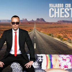 Risto Mejide con el logotipo de 'Viajando con Chester'