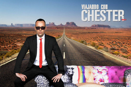 Risto Mejide con el logotipo de 'Viajando con Chester'