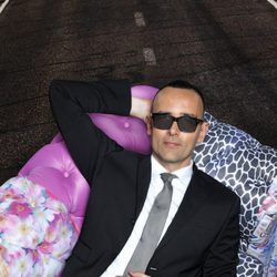 Risto Mejide, tumbado en el sofá de 'Viajando con Chester'