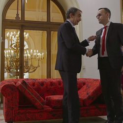 Zapatero y Risto Mejide se estrechan la mano en 'Viajando con Chester'