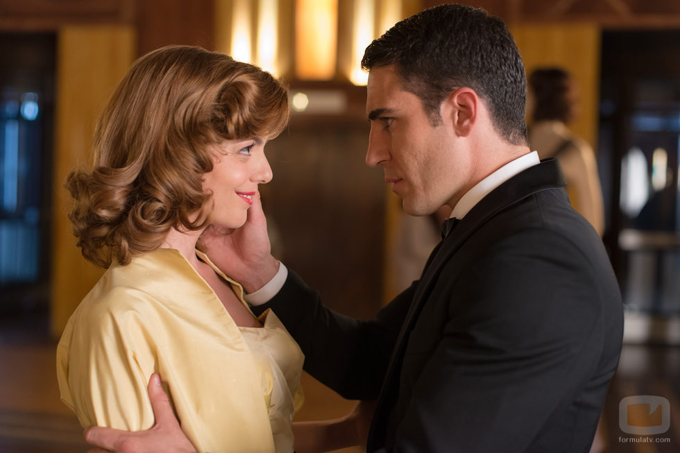Miguel Ángel Silvestre, todo un seductor en 'Velvet'