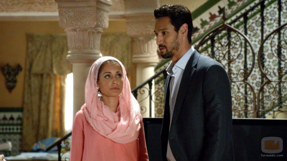 Hiba Abouk y Stany Coppet en el episodio cuarto de 'El Príncipe'