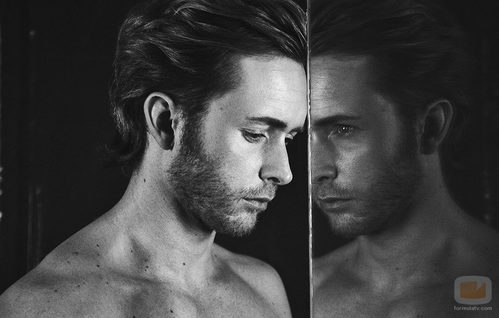 Pablo Rivero posando para VIM Magazine