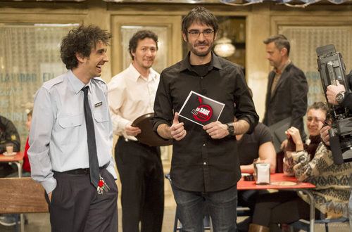 Juanra Bonet como presentador de 'Lo sabe, no lo sabe' en 'Aída'
