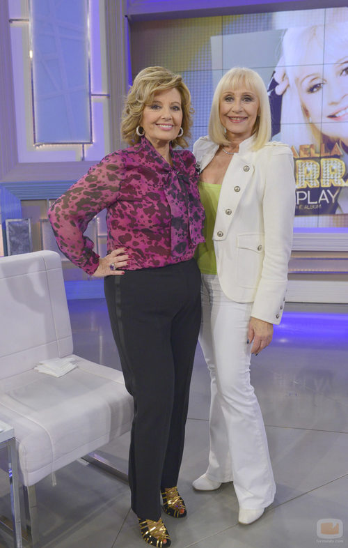 María Teresa Campos junto a Raffaella Carrà en '¡Qué tiempo tan feliz!'