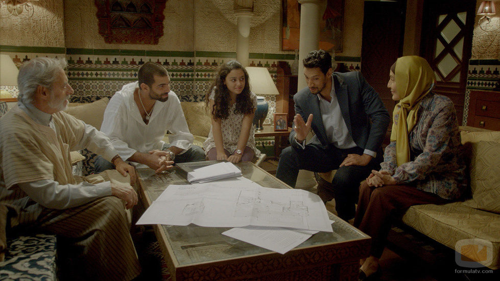 La familia de Fátima en el quinto capítulo de 'El Príncipe'