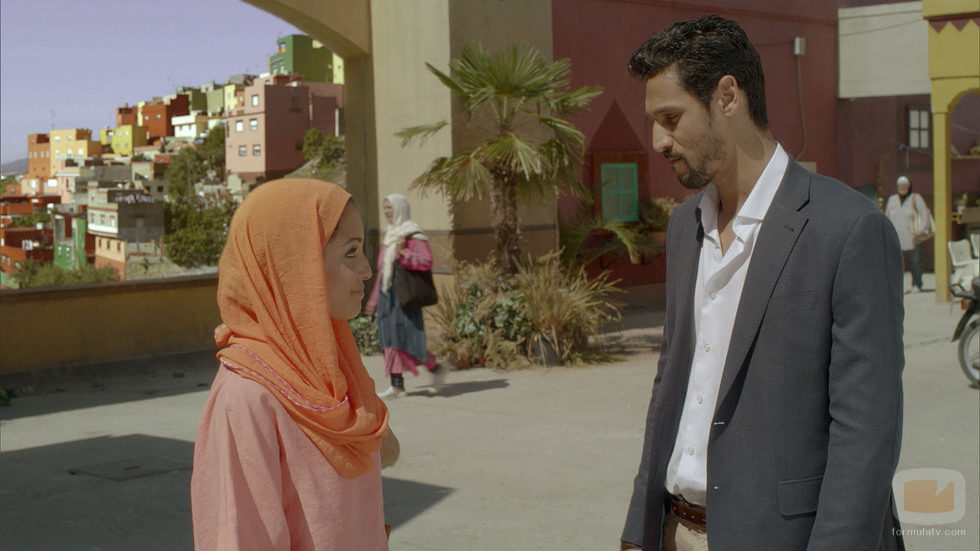 Hiba Abouk junto con Stanny Coppet en 'El Príncipe'
