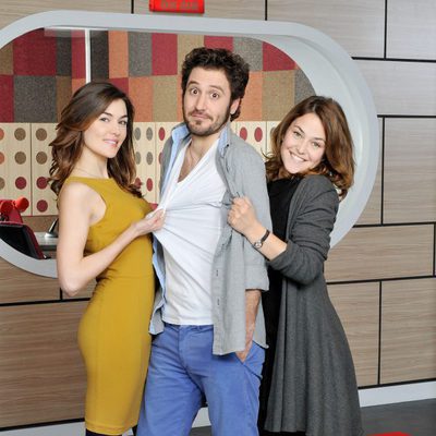 Marta Nieto, Álex Gadea y Teresa Hurtado de Ory en 'Ciega a citas'