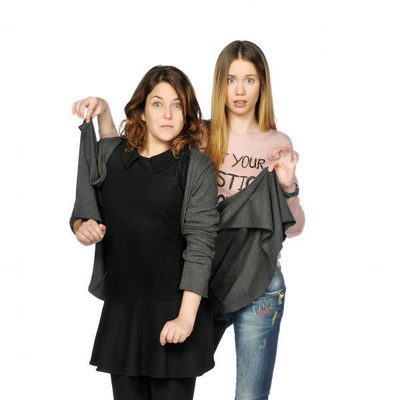 Lucía e Irene, personajes de la serie 'Ciega a citas'