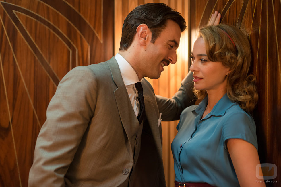 Clara muy acaramelada con Mateo en 'Velvet'