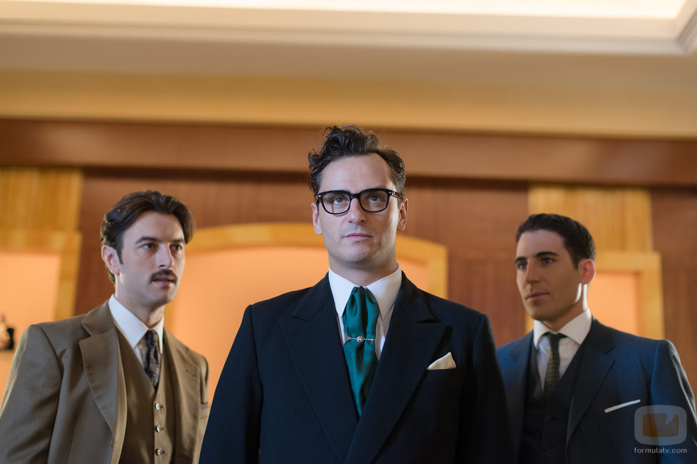 Raúl de la Riva junto con Alberto y Mateo en 'Velvet'
