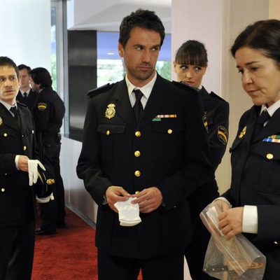 Laura Lebrel y su equipo en la tercera temporada de 'Los misterios de Laura'
