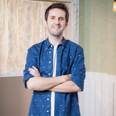 Julián López es Rubén en 'Con el culo al aire'