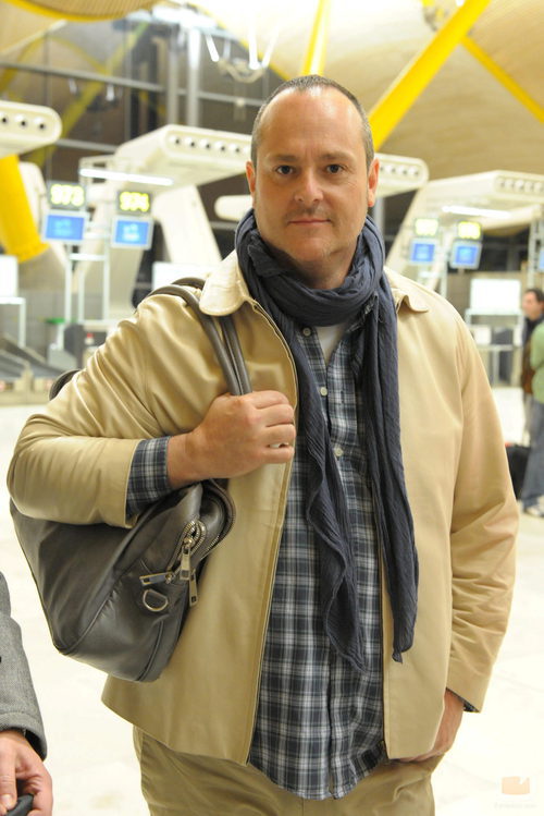 Nacho Montes, concursante de 'Supervivientes 2014', en el aeropuerto