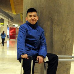 Yong Li, concursante de 'Supervivientes 2014, en el aeropuerto