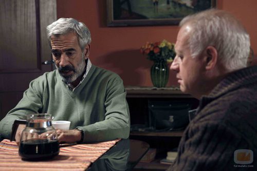 Antonio y Miguel en el capítulo "Más que dos carretas" de 'Cuéntame cómo pasó'