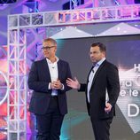 Jordi González cogiendo el testigo a Jorge Javier Vázquez de 'Hay una cosa que te quiero decir'