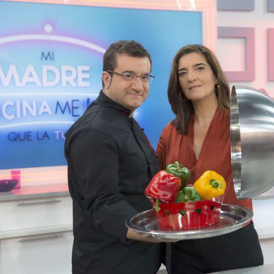 Sergio Fernández y María Jiménez Latorre presentadores de 'Mi madre cocina mejor que la tuya'