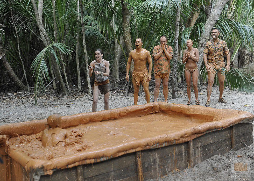 Raquel Sánchez Silva, Antonio Tejado, Nacho Montes, Aran Aznar y Rafa Lomana en la primera gala de 'Supervivientes 2014'