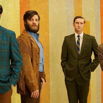Harry Crane, Stan Rizzo, Ken Cosgrove y Michael Ginsberg en 'Mad Men'