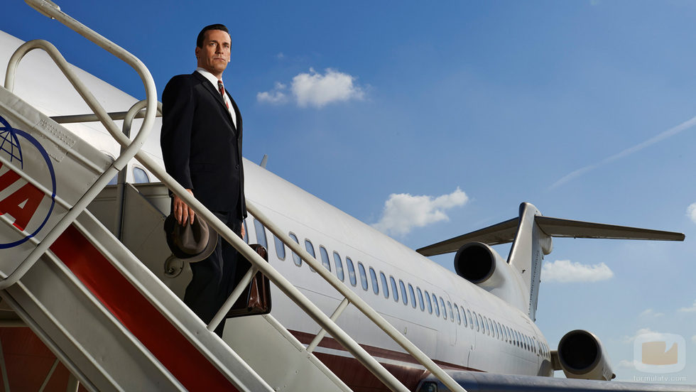 Don Draper (Jon Hamm), protagonista de 'Mad Men', desembarca del avión