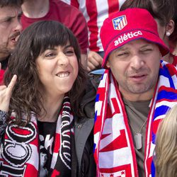 Eli y Chema apoyan al Atlético de Madrid en 'Con el culo al aire'