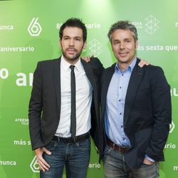 Javier Gómez y Óscar Rincón en el 8º aniversario de laSexta
