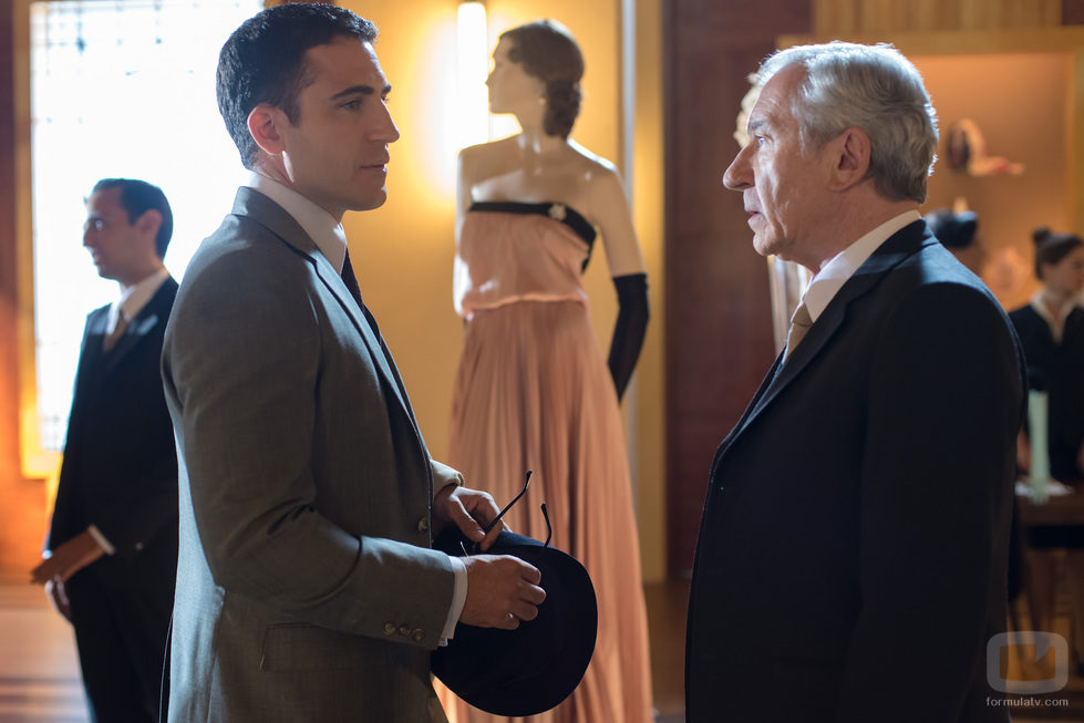 Miguel Ángel Silvestre y José Sacristán en 'Velvet'