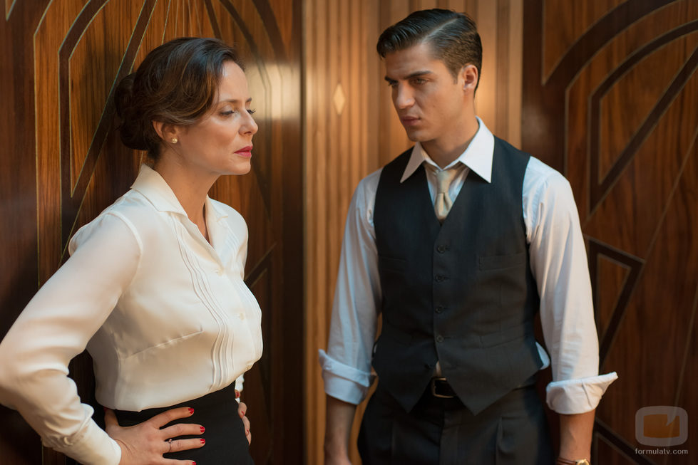 Natalia Millán y Maxi Iglesias en 'Velvet'