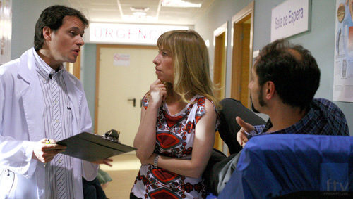 Antonio Recio en camilla en 'La que se avecina'