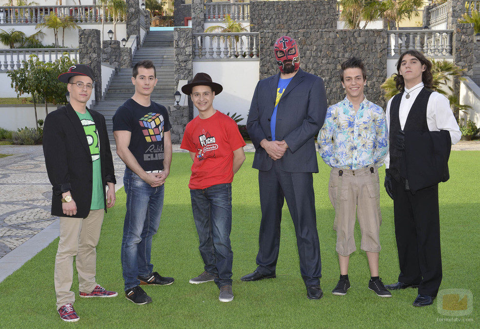 El grupo de los nerds en 'Un príncipe para Laura'