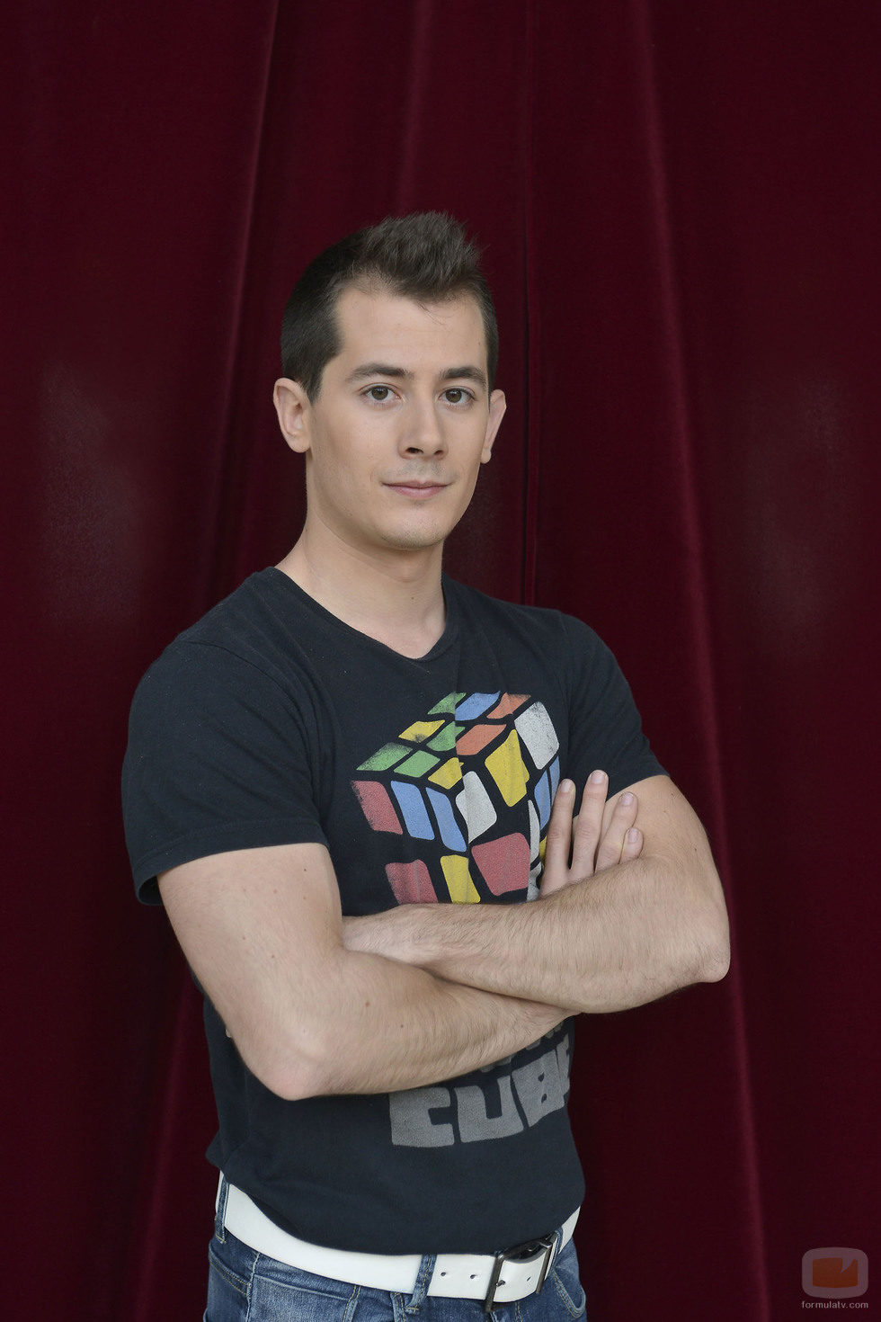 Gonzalo Orellana es uno de los pretendientes nerds en 'Un príncipe para Laura'